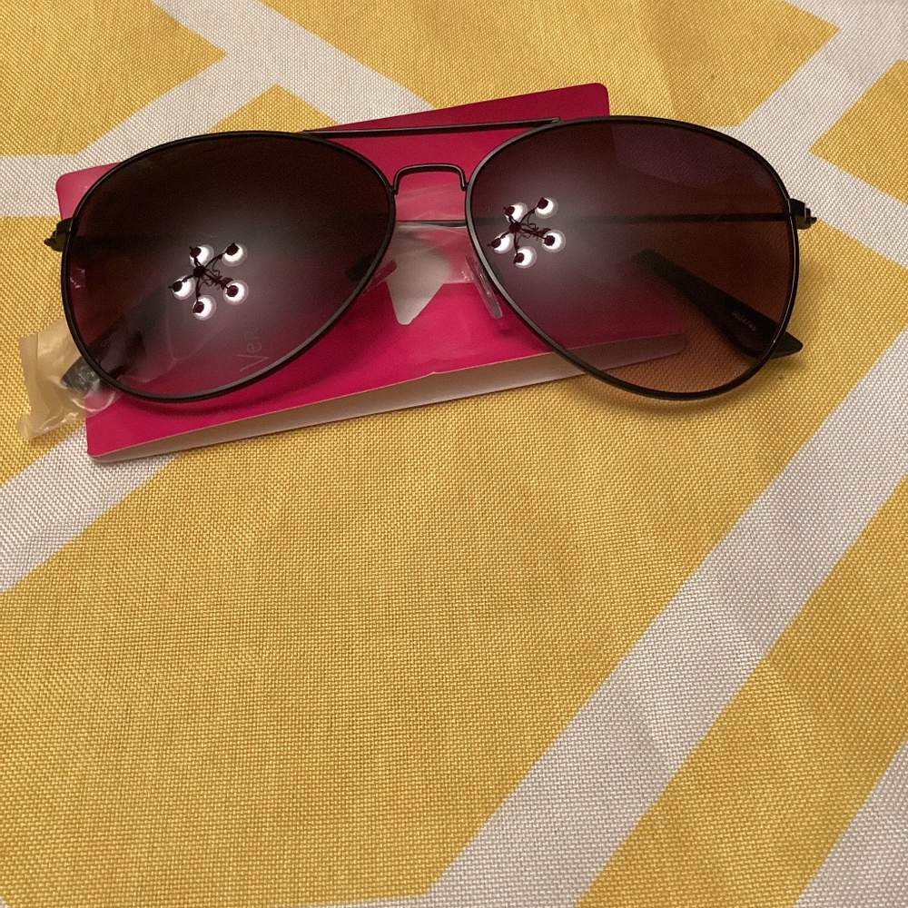 Vera Bradley NWT Haymarket Paisley Sunglasses